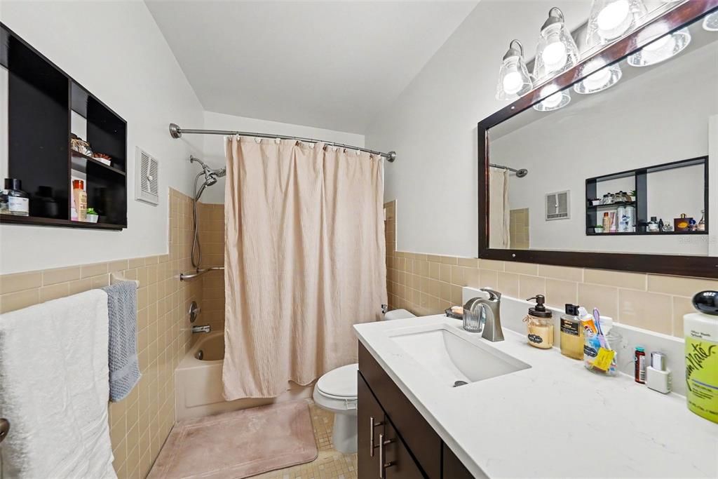 For Sale: $245,000 (2 beds, 2 baths, 1340 Square Feet)