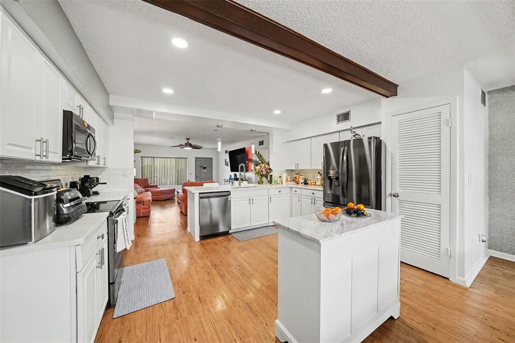 For Sale: $245,000 (2 beds, 2 baths, 1340 Square Feet)