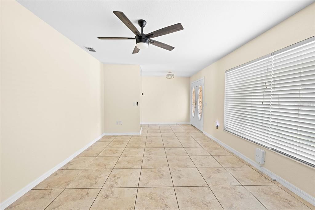 Activo con contrato: $344,000 (3 camas, 2 baños, 1881 Pies cuadrados)