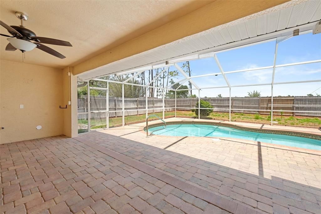 Activo con contrato: $344,000 (3 camas, 2 baños, 1881 Pies cuadrados)