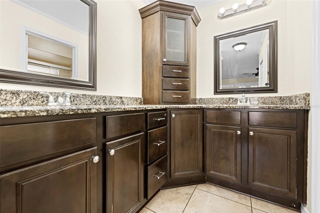 Activo con contrato: $344,000 (3 camas, 2 baños, 1881 Pies cuadrados)