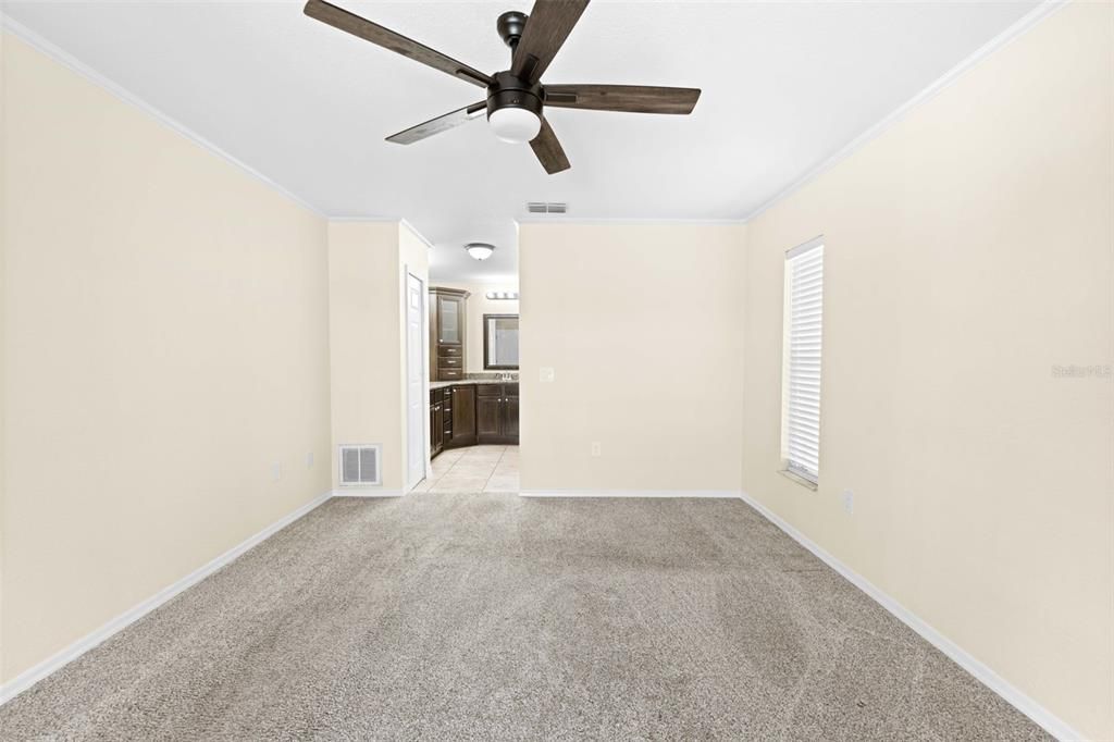 Activo con contrato: $344,000 (3 camas, 2 baños, 1881 Pies cuadrados)