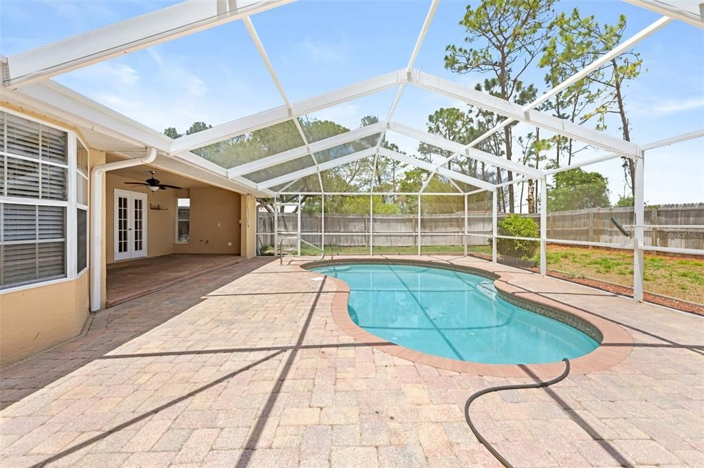 Activo con contrato: $344,000 (3 camas, 2 baños, 1881 Pies cuadrados)