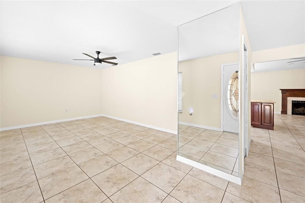 Activo con contrato: $344,000 (3 camas, 2 baños, 1881 Pies cuadrados)