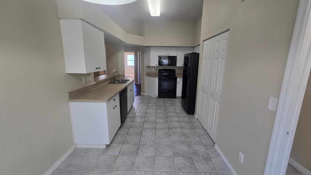 Activo con contrato: $362,000 (3 camas, 2 baños, 1592 Pies cuadrados)