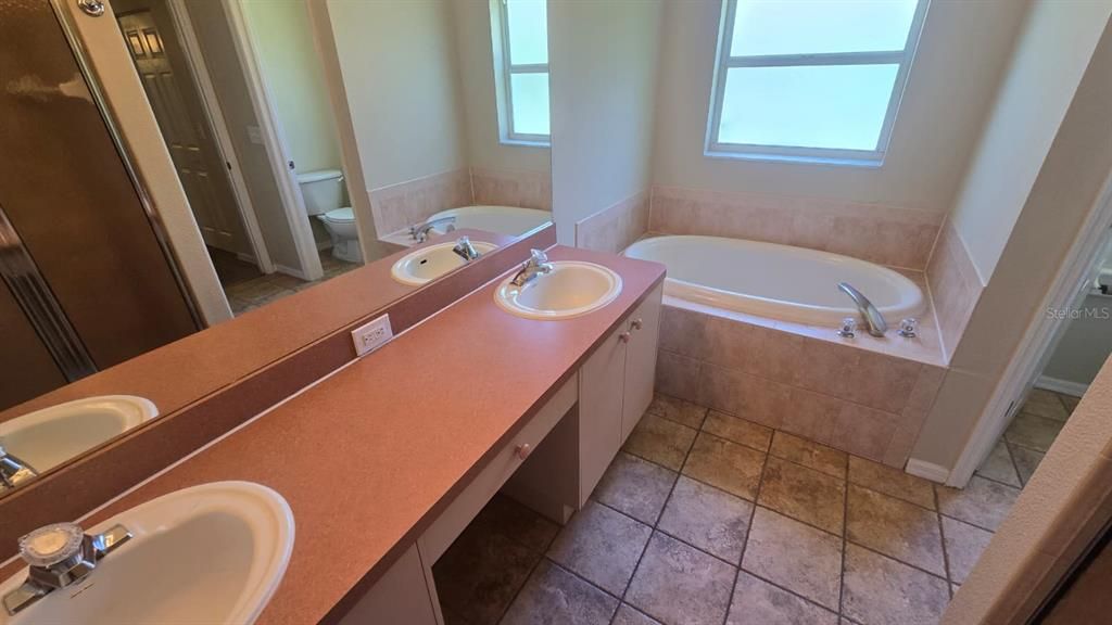 Activo con contrato: $362,000 (3 camas, 2 baños, 1592 Pies cuadrados)