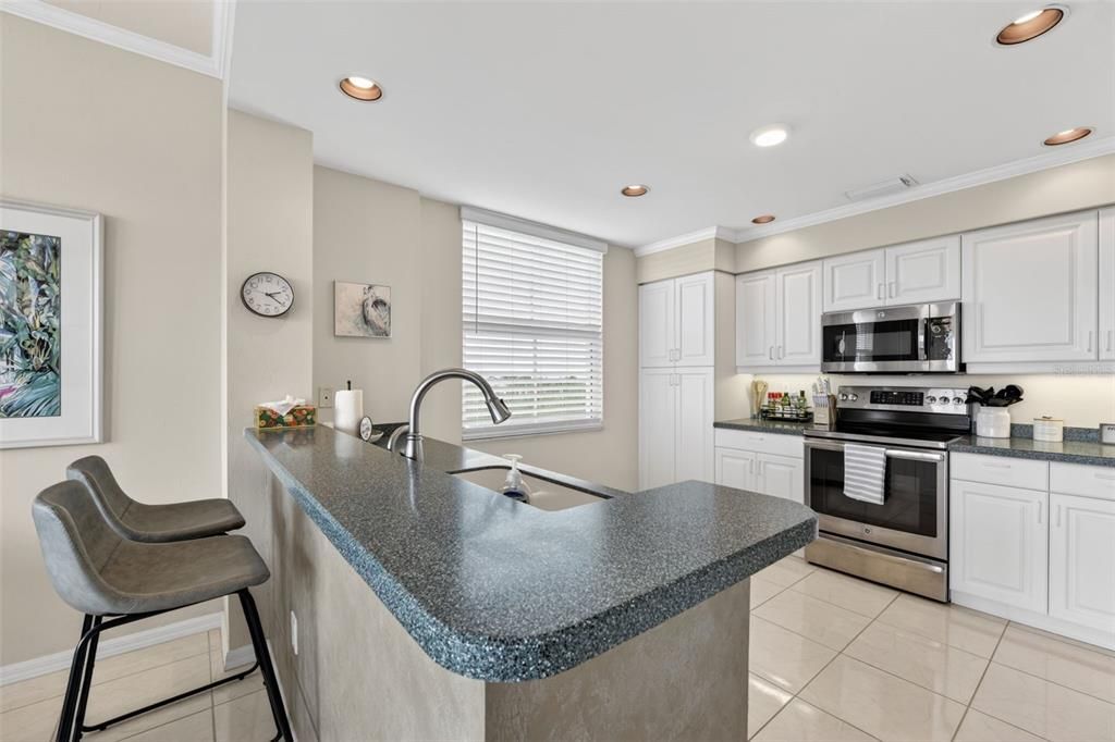 For Sale: $524,000 (3 beds, 2 baths, 1402 Square Feet)