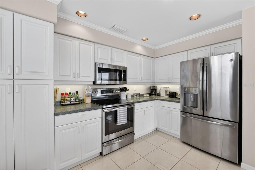 For Sale: $524,000 (3 beds, 2 baths, 1402 Square Feet)