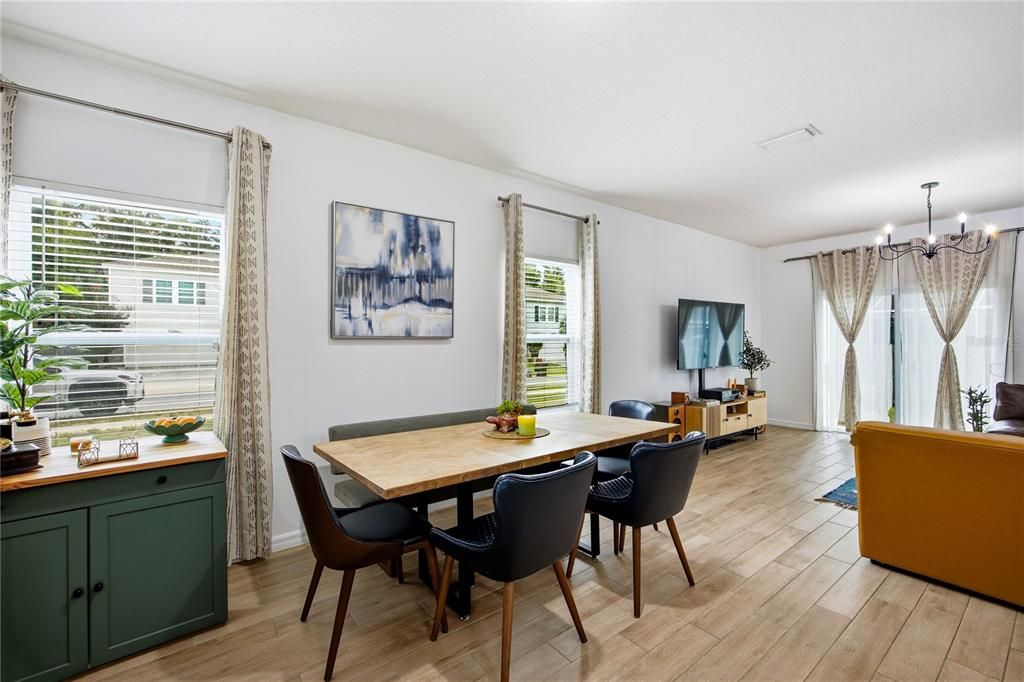 En Venta: $390,000 (5 camas, 3 baños, 2370 Pies cuadrados)