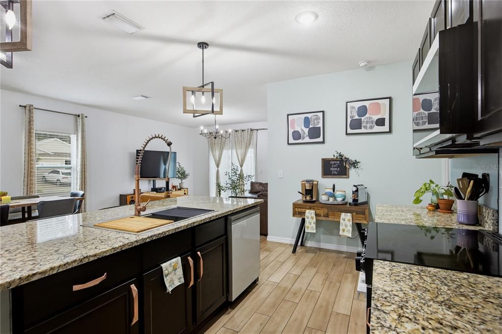 En Venta: $390,000 (5 camas, 3 baños, 2370 Pies cuadrados)