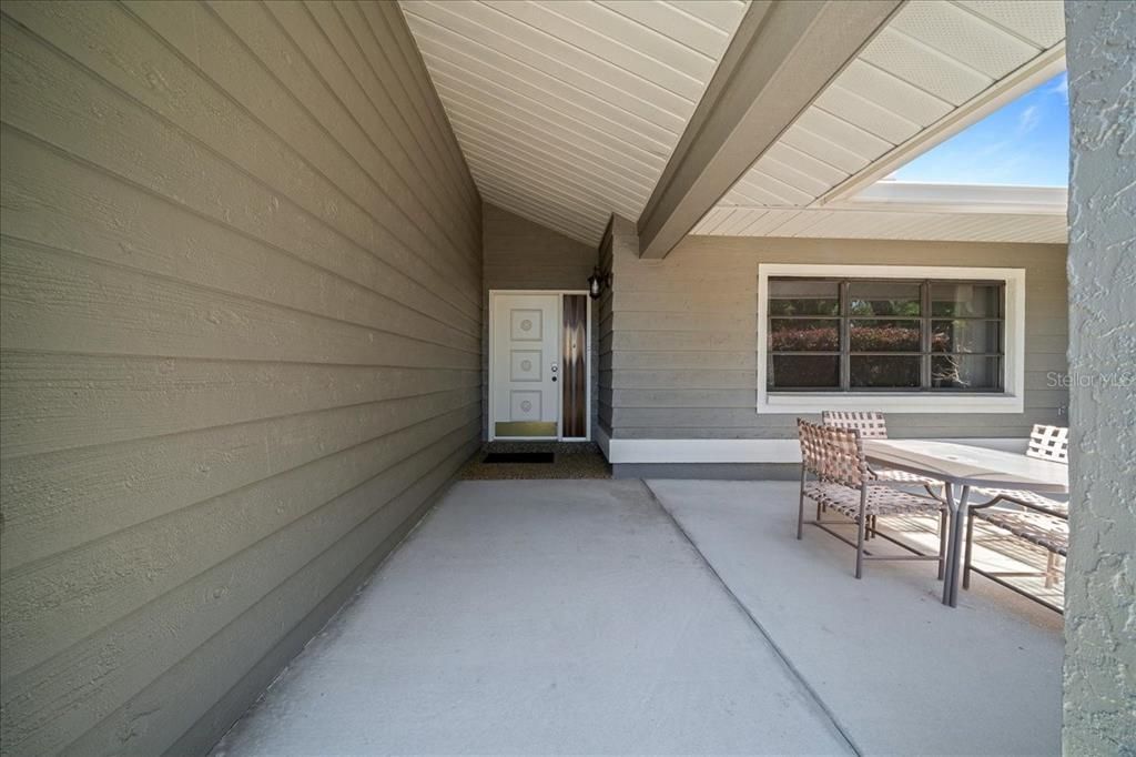 For Sale: $250,000 (2 beds, 2 baths, 1968 Square Feet)