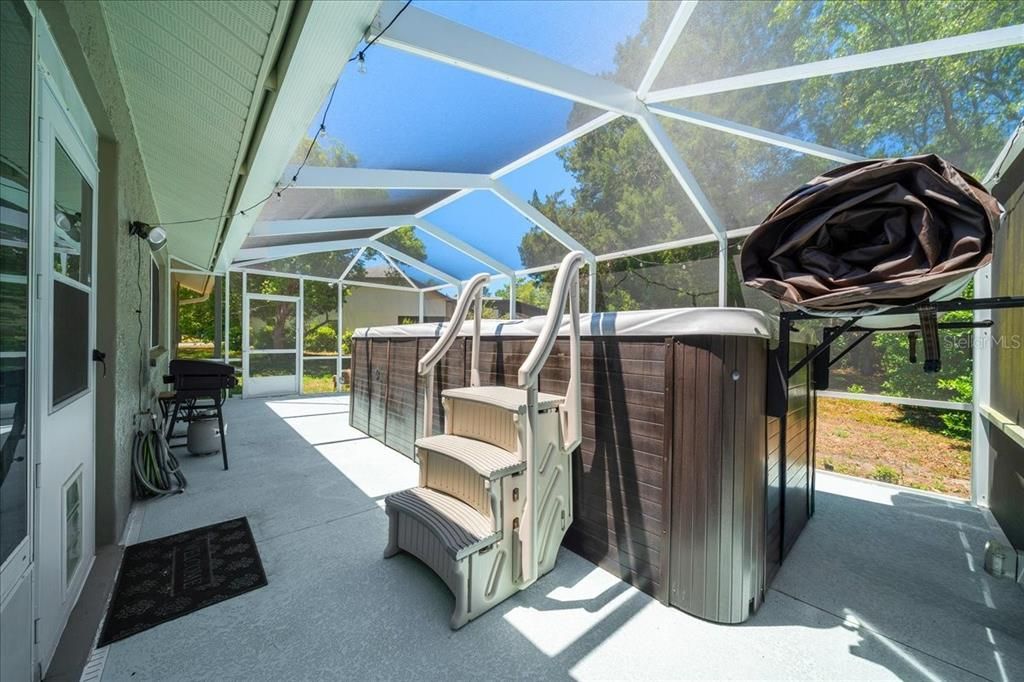 For Sale: $250,000 (2 beds, 2 baths, 1968 Square Feet)