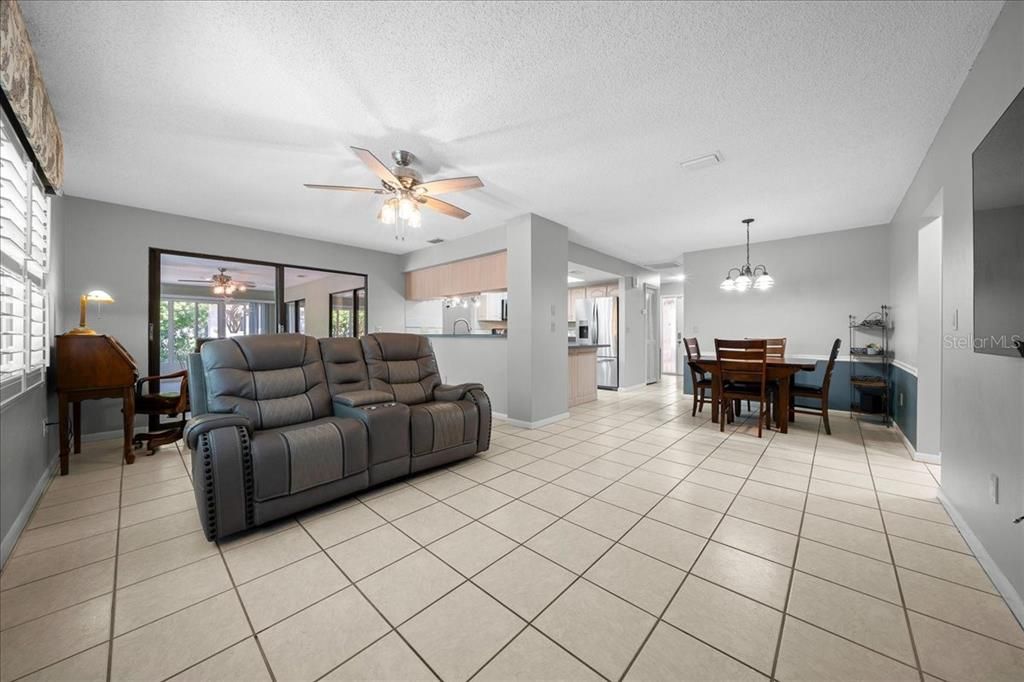 For Sale: $250,000 (2 beds, 2 baths, 1968 Square Feet)