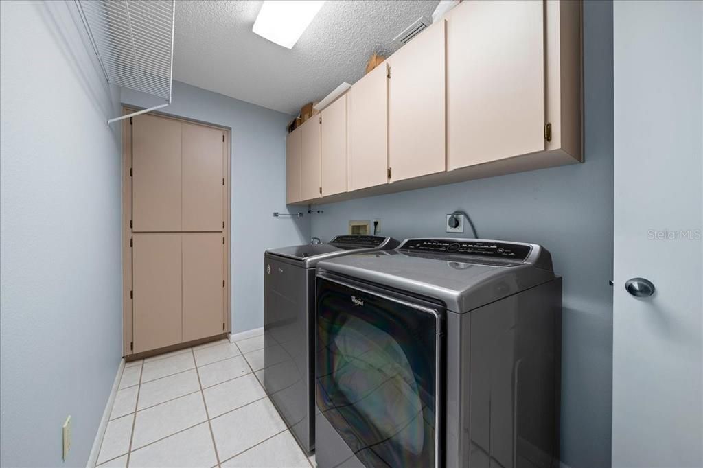 For Sale: $250,000 (2 beds, 2 baths, 1968 Square Feet)