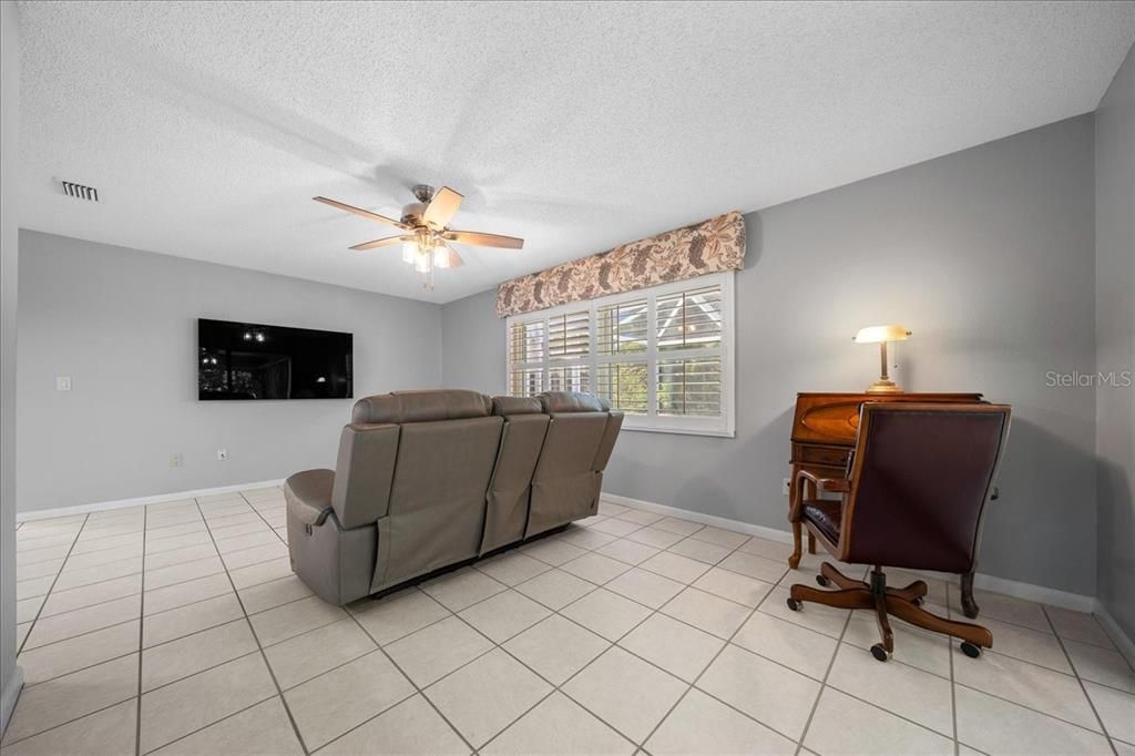 For Sale: $250,000 (2 beds, 2 baths, 1968 Square Feet)