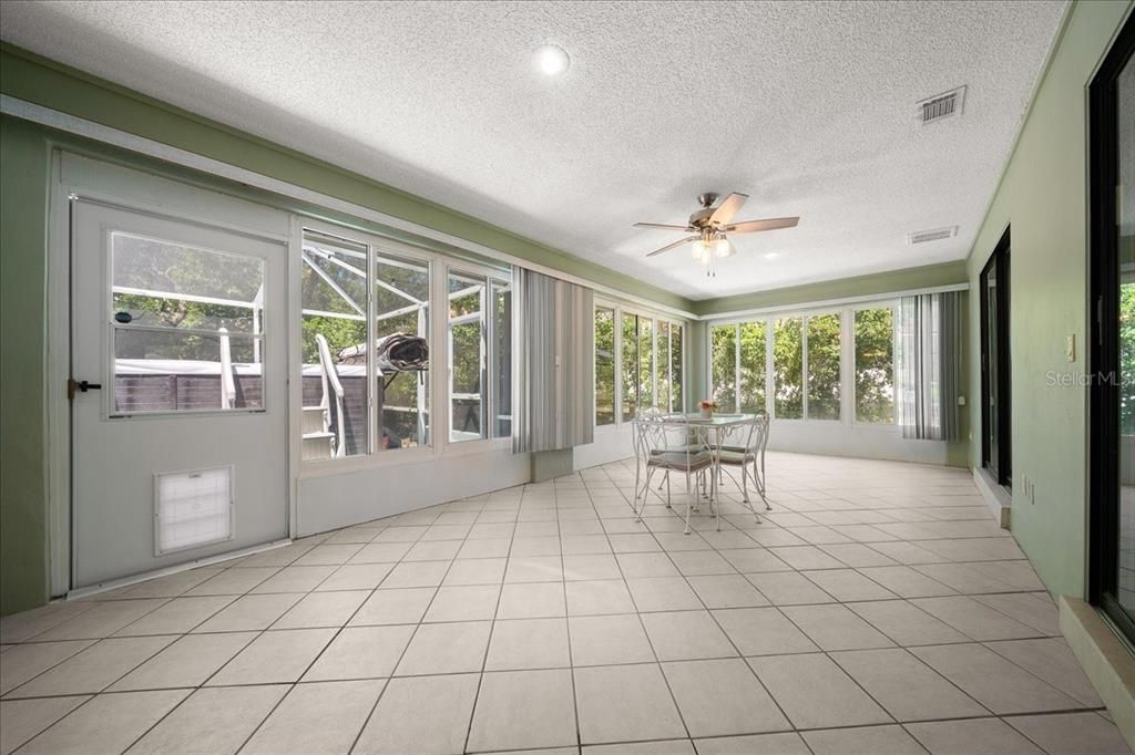 For Sale: $250,000 (2 beds, 2 baths, 1968 Square Feet)