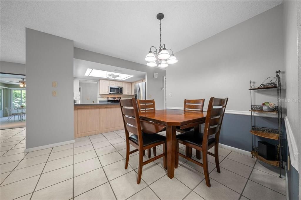 For Sale: $250,000 (2 beds, 2 baths, 1968 Square Feet)