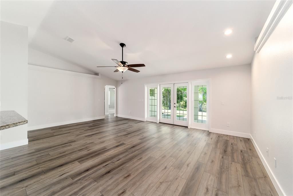For Sale: $349,000 (4 beds, 3 baths, 2090 Square Feet)