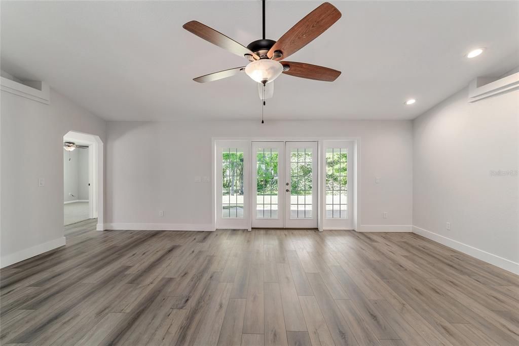 For Sale: $349,000 (4 beds, 3 baths, 2090 Square Feet)
