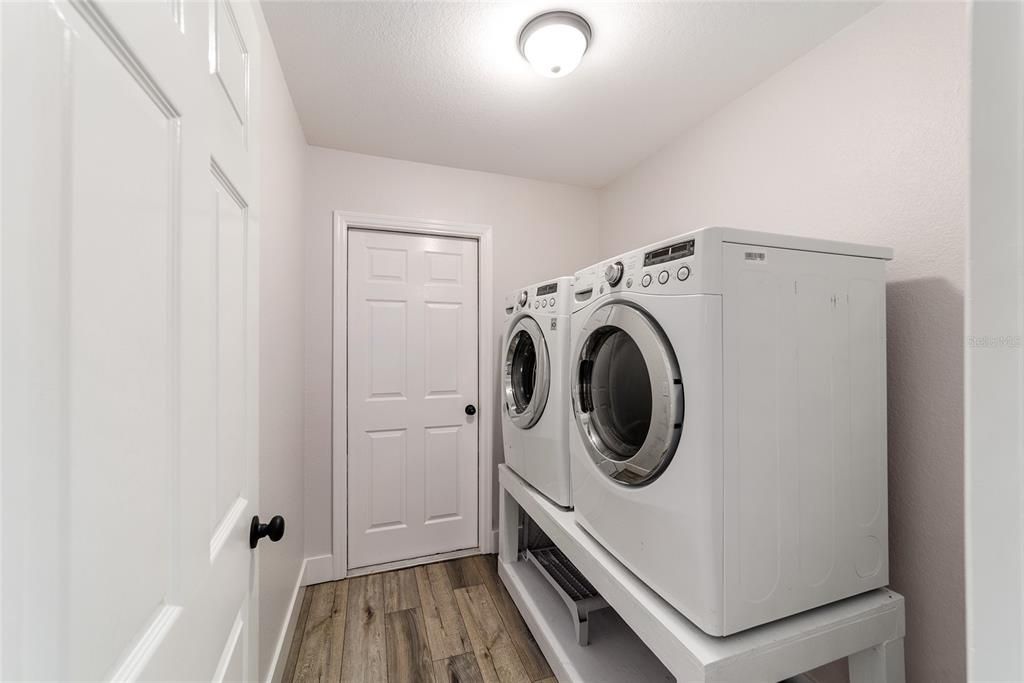 For Sale: $349,000 (4 beds, 3 baths, 2090 Square Feet)