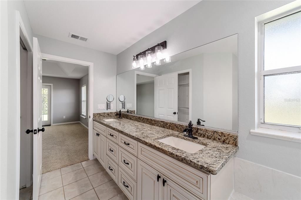 For Sale: $349,000 (4 beds, 3 baths, 2090 Square Feet)