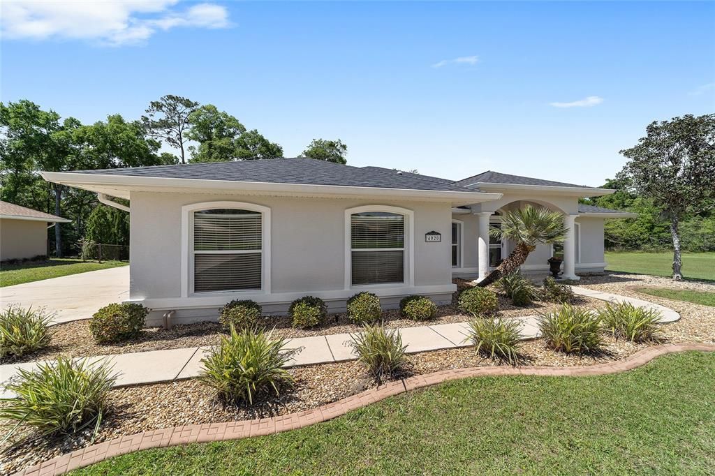 For Sale: $349,000 (4 beds, 3 baths, 2090 Square Feet)