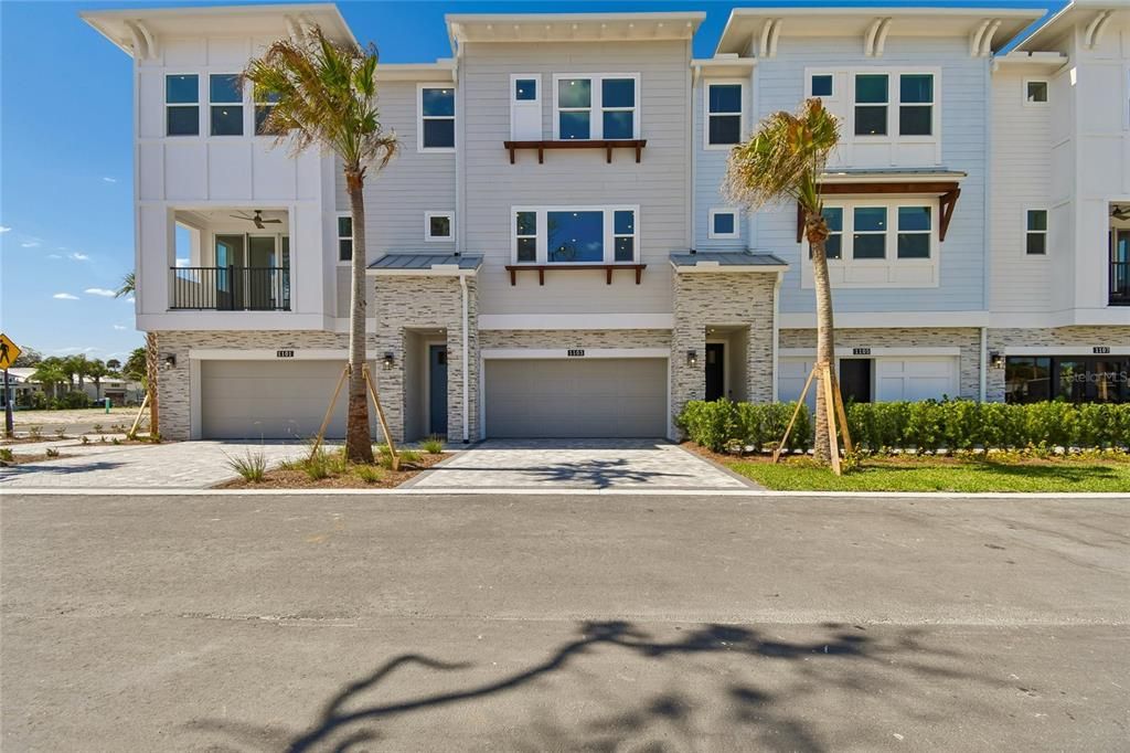 Active With Contract: $782,845 (4 beds, 3 baths, 2558 Square Feet)