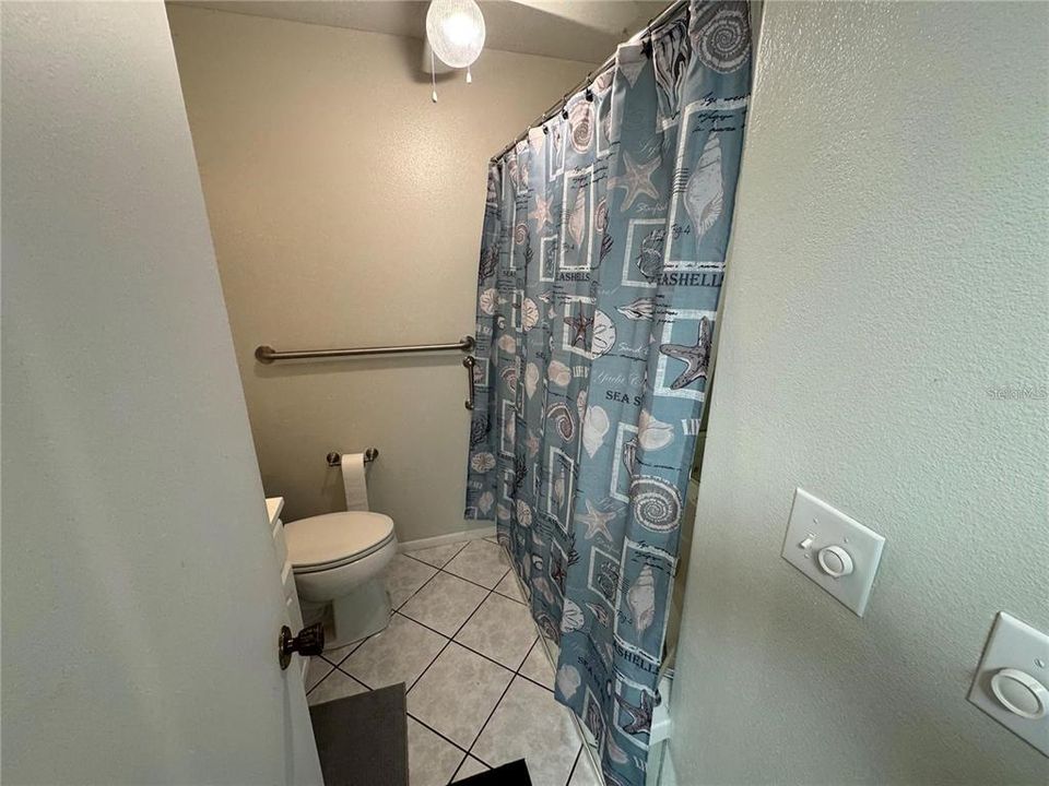 For Rent: $2,200 (2 beds, 2 baths, 936 Square Feet)