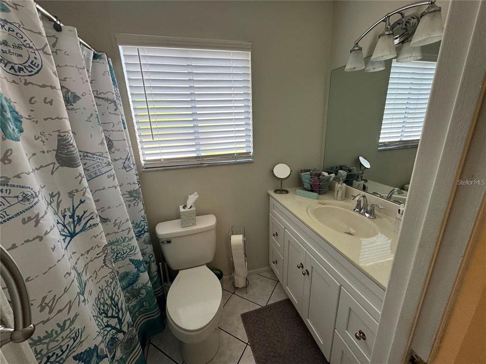 For Rent: $2,200 (2 beds, 2 baths, 936 Square Feet)