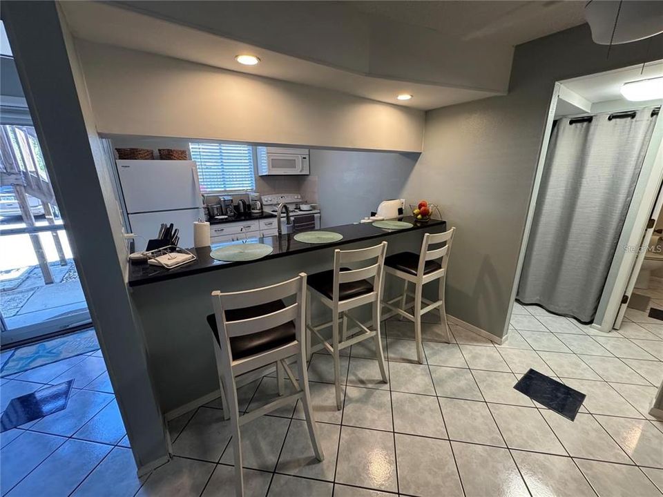 For Rent: $2,200 (2 beds, 2 baths, 936 Square Feet)