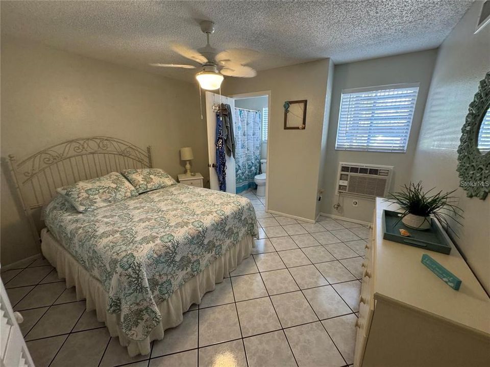 For Rent: $2,200 (2 beds, 2 baths, 936 Square Feet)