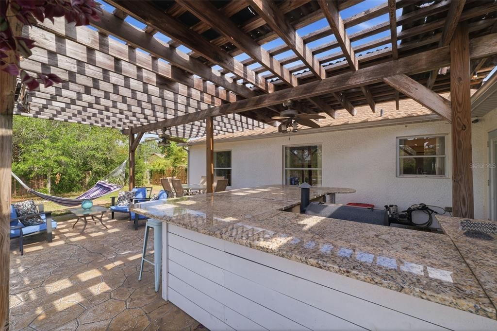 Activo con contrato: $410,000 (4 camas, 2 baños, 1848 Pies cuadrados)