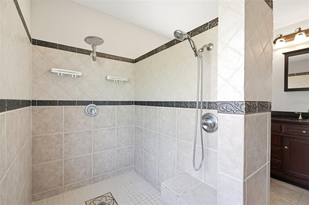 Activo con contrato: $410,000 (4 camas, 2 baños, 1848 Pies cuadrados)