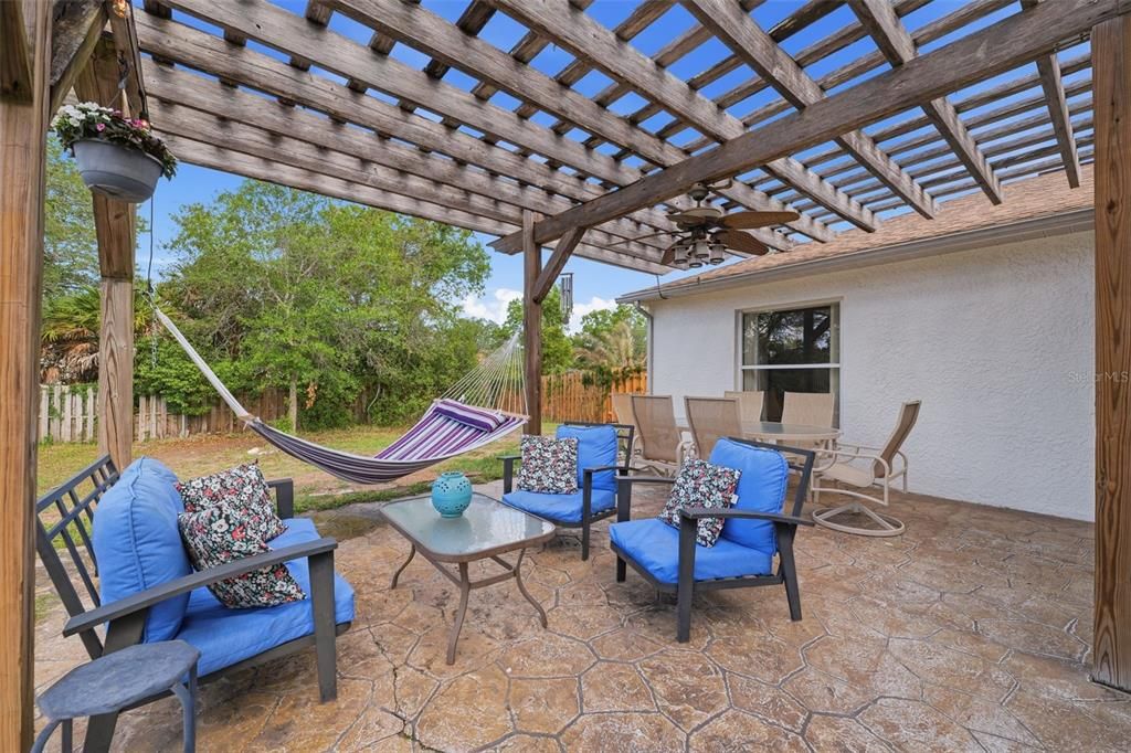 Activo con contrato: $410,000 (4 camas, 2 baños, 1848 Pies cuadrados)