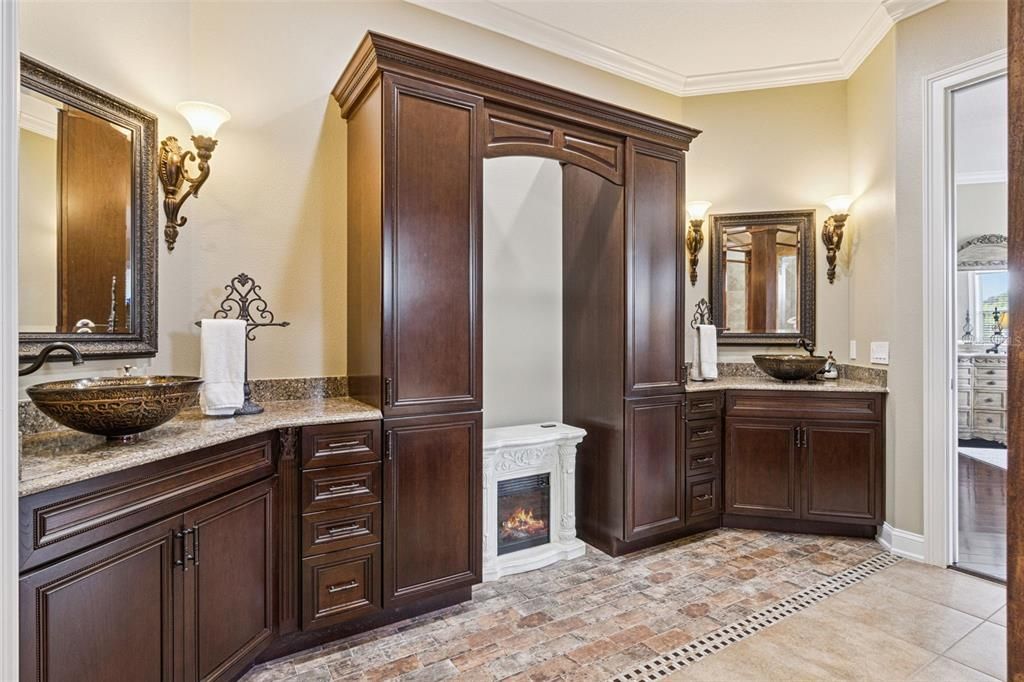 En Venta: $1,035,000 (4 camas, 3 baños, 3942 Pies cuadrados)