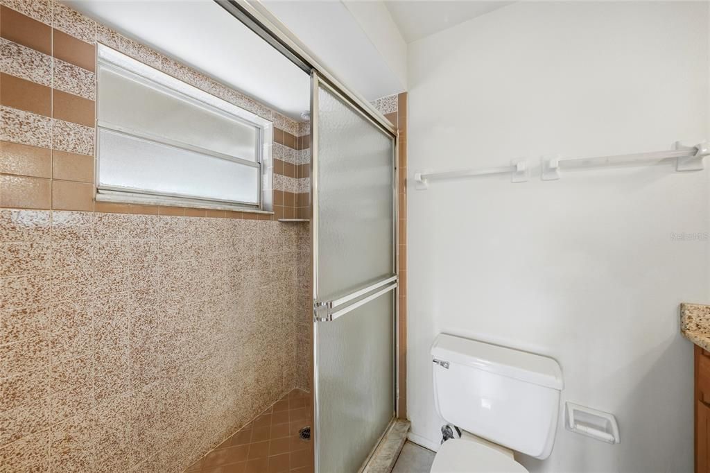 На продажу: $197,500 (2 спален, 2 ванн, 1077 Квадратных фут)