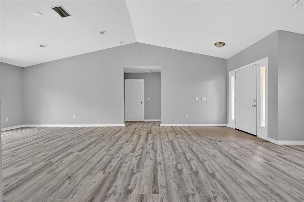 Activo con contrato: $262,000 (3 camas, 2 baños, 1452 Pies cuadrados)