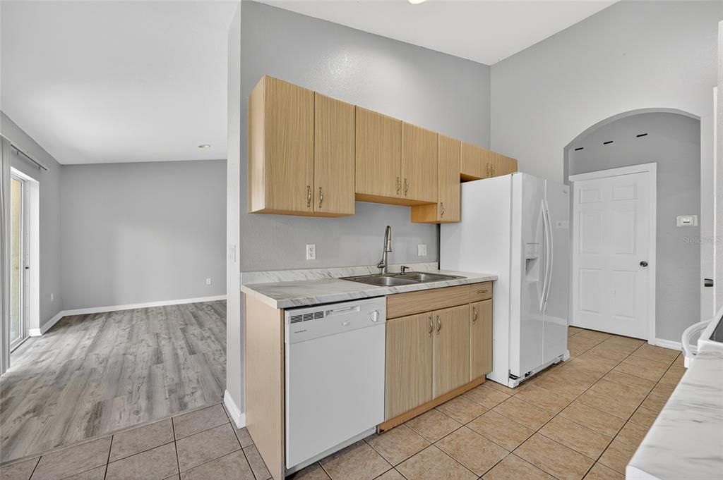 Activo con contrato: $262,000 (3 camas, 2 baños, 1452 Pies cuadrados)