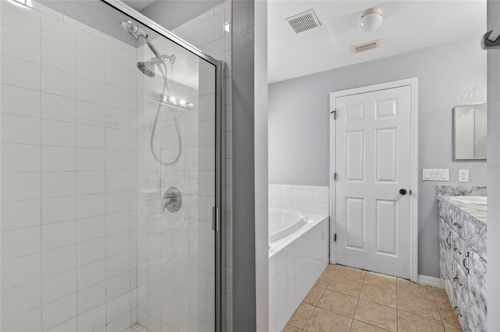 Activo con contrato: $262,000 (3 camas, 2 baños, 1452 Pies cuadrados)