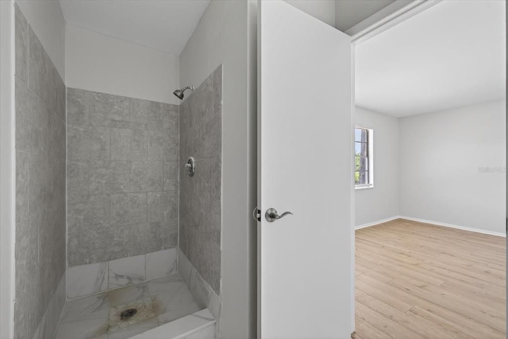 На продажу: $239,900 (2 спален, 2 ванн, 1050 Квадратных фут)