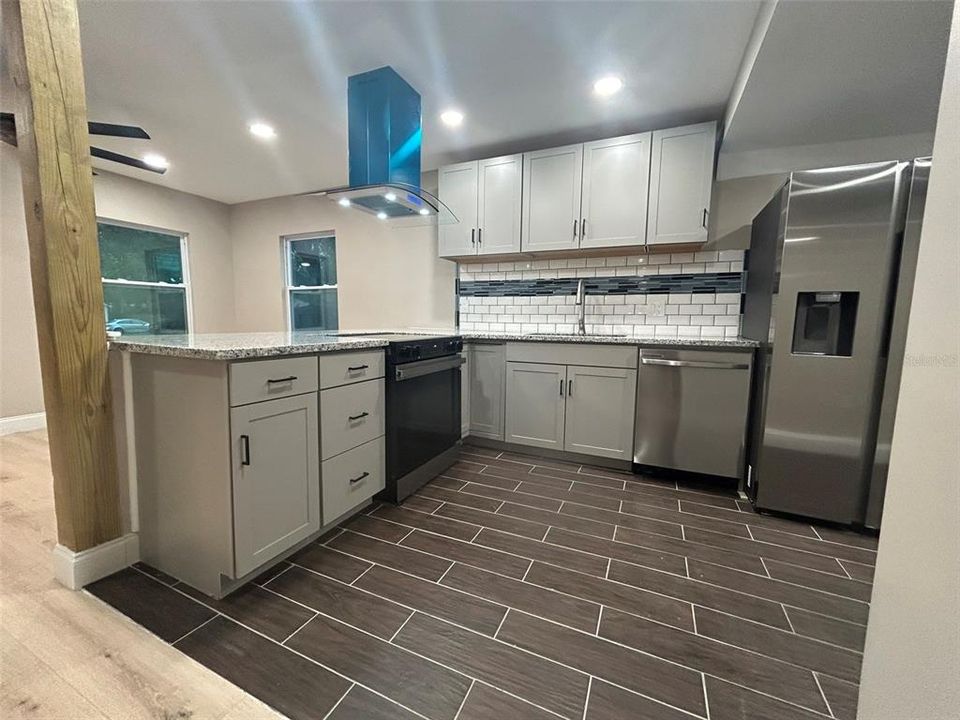 В аренду: $3,450 (5 спален, 4 ванн, 1790 Квадратных фут)