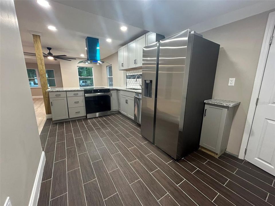 В аренду: $3,450 (5 спален, 4 ванн, 1790 Квадратных фут)