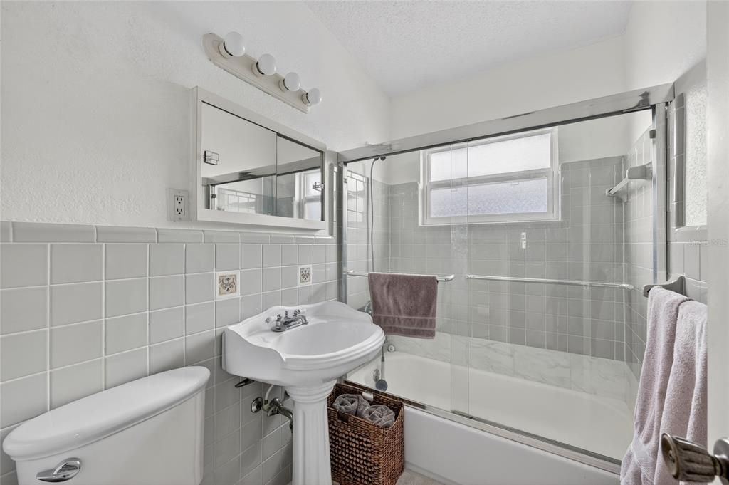 For Sale: $314,900 (3 beds, 2 baths, 1631 Square Feet)