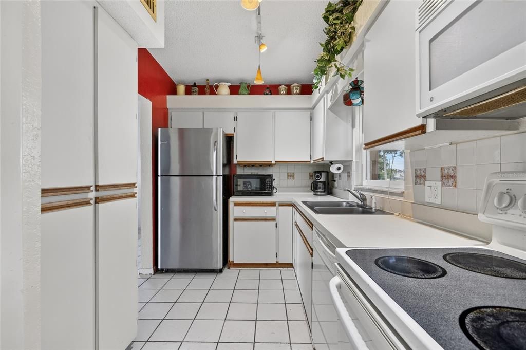 For Sale: $314,900 (3 beds, 2 baths, 1631 Square Feet)