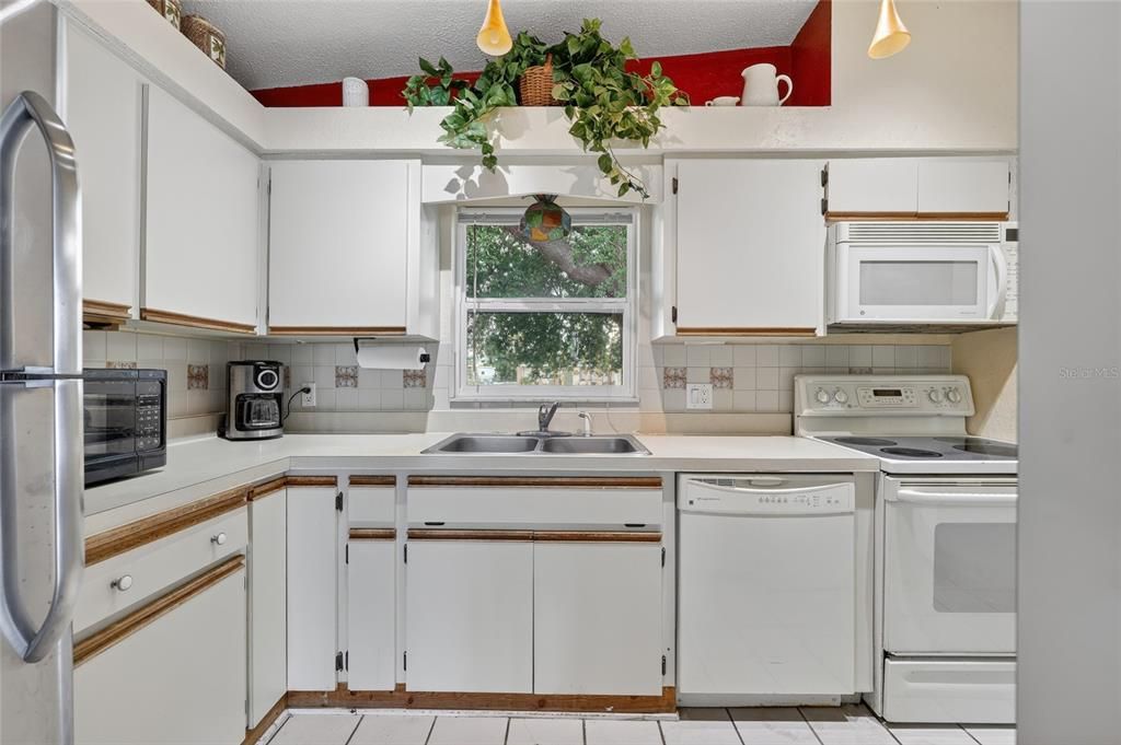 For Sale: $314,900 (3 beds, 2 baths, 1631 Square Feet)