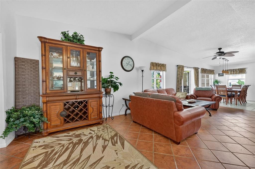 For Sale: $314,900 (3 beds, 2 baths, 1631 Square Feet)