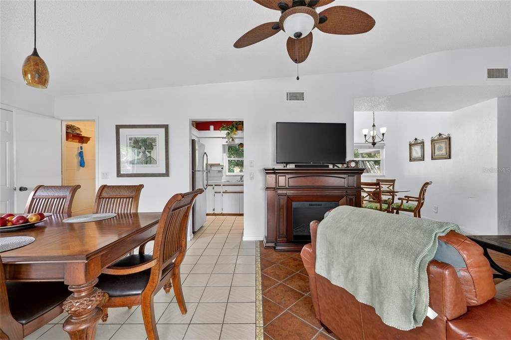 For Sale: $314,900 (3 beds, 2 baths, 1631 Square Feet)