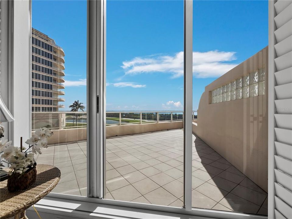 For Sale: $995,000 (3 beds, 3 baths, 2143 Square Feet)