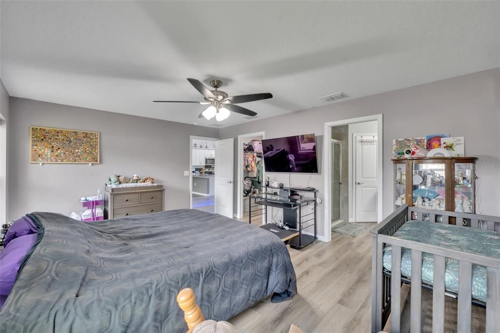 For Sale: $349,900 (4 beds, 2 baths, 1644 Square Feet)