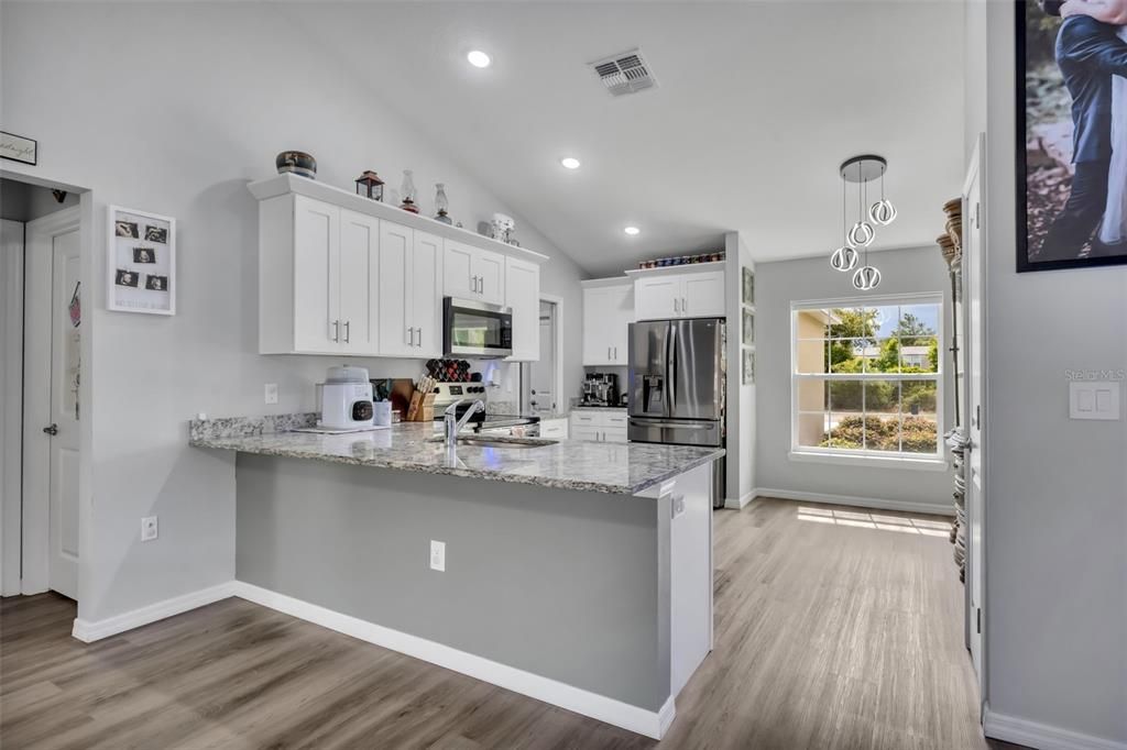 For Sale: $349,900 (4 beds, 2 baths, 1644 Square Feet)